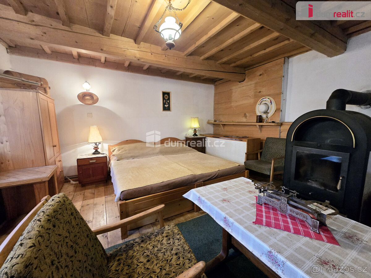 Prodej rodinného domu/chalupy 175 m², s pozemkem 632 m², Len - 10