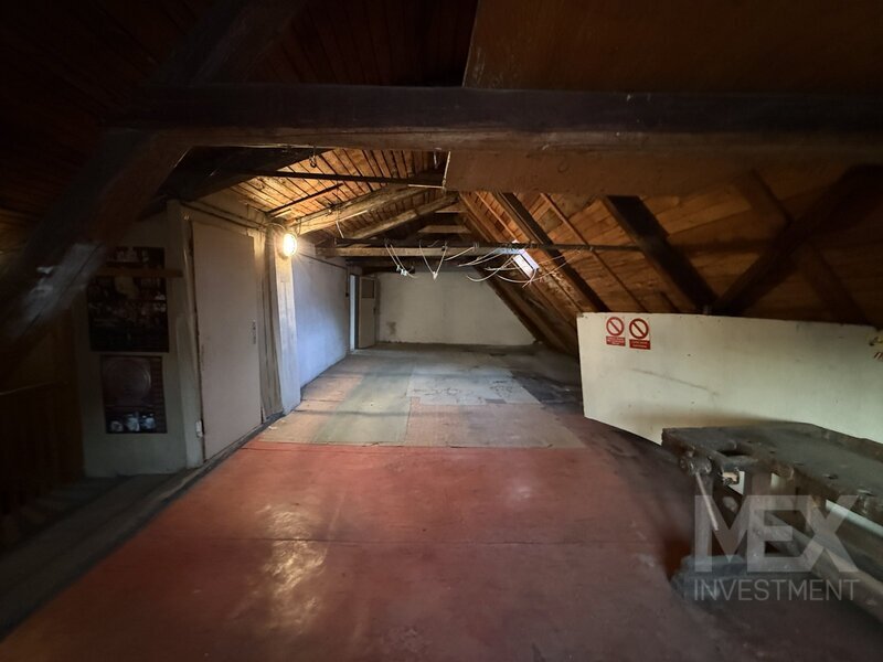 Rodinný dům s investičním potenciálem v centru Červeného Kos - 10