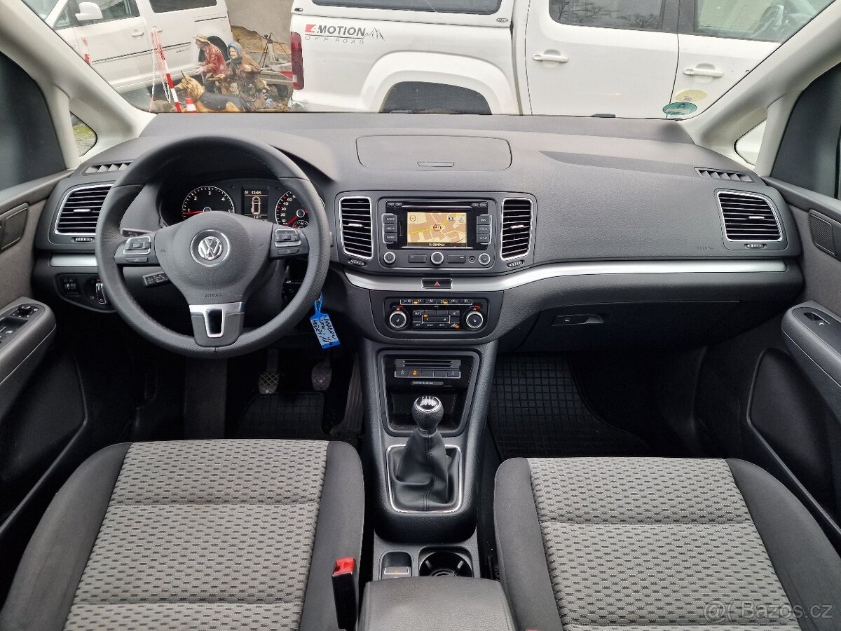 Volkswagen SHARAN 2,0TDI 103KW NAVI VÝHŘEV - 10