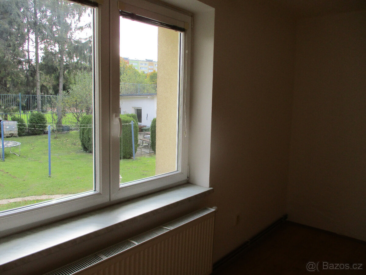 Pronájem bytu 1+1 35m2 v cihlovém domě v Opavě - 10