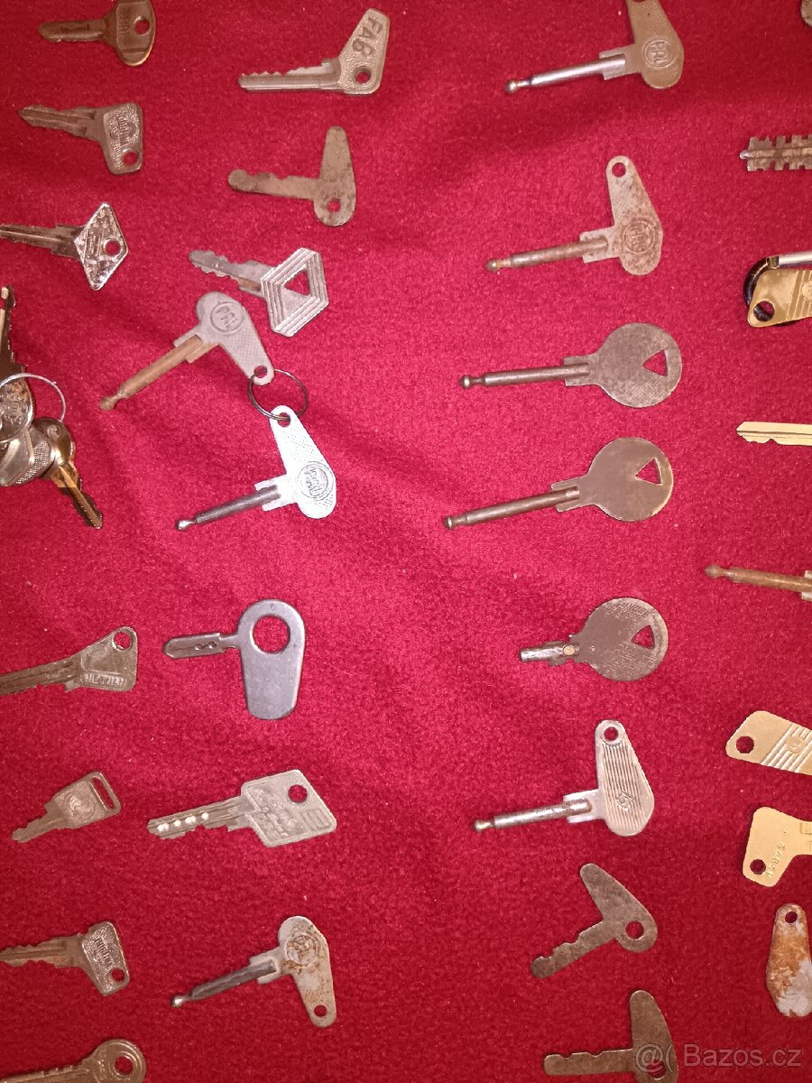 Sbírka 72 X klíčků Tatra škoda Jawa ČZ pérák scintilla
- 10