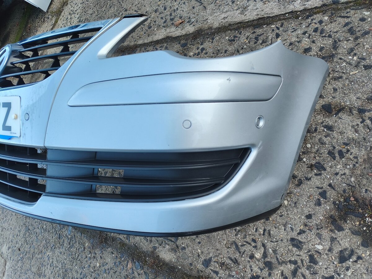 VW Touran facelift - přední náraznik , kapota - 10