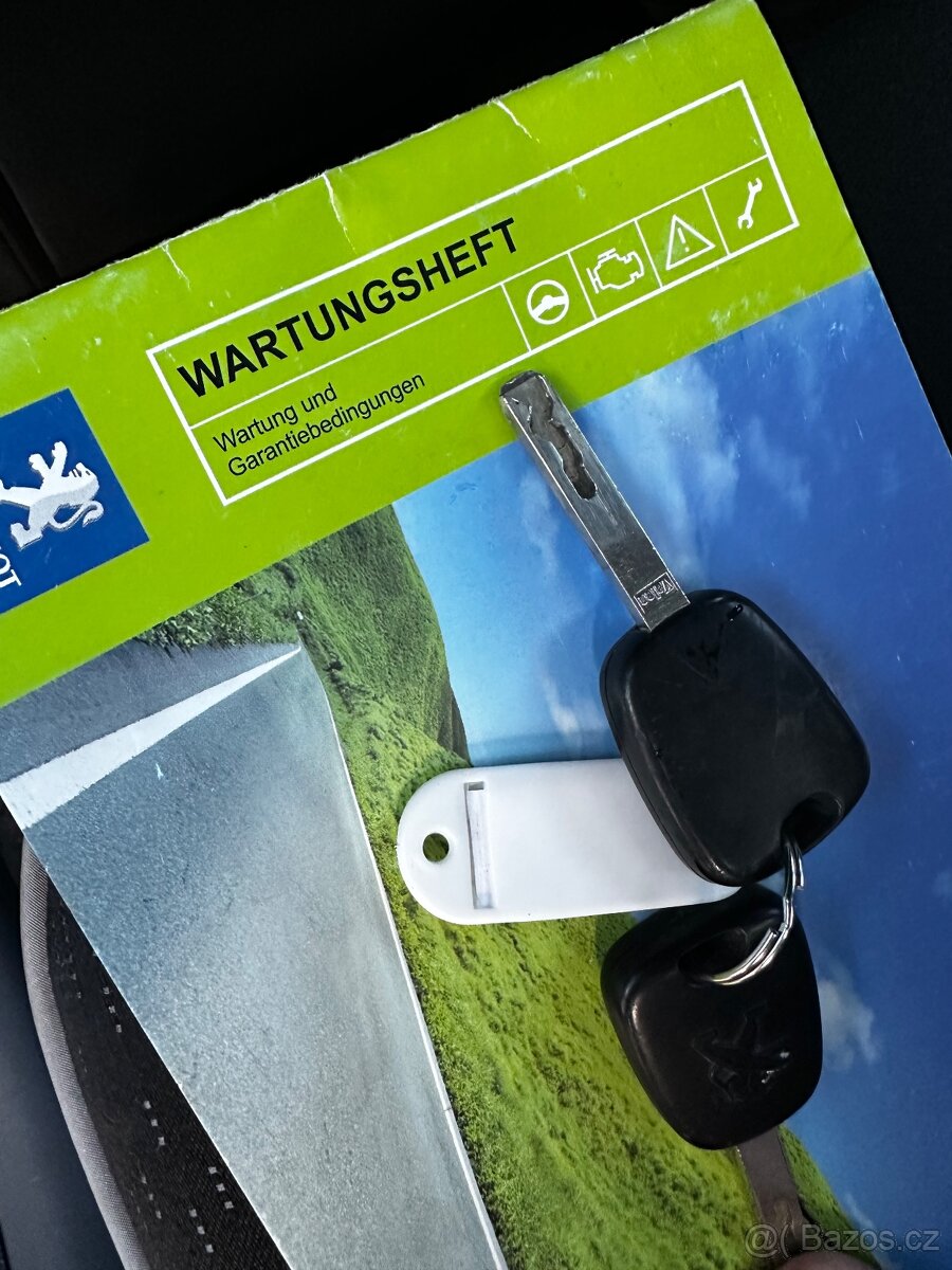 Peugeot 107, TK 2/2028, servisní kn. Super stav. - 10