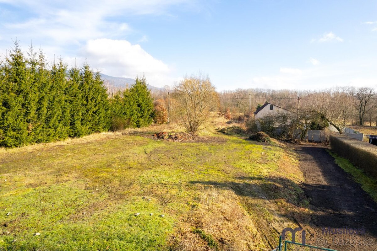 Prodej stavebního pozemku 1738 m2 - 10