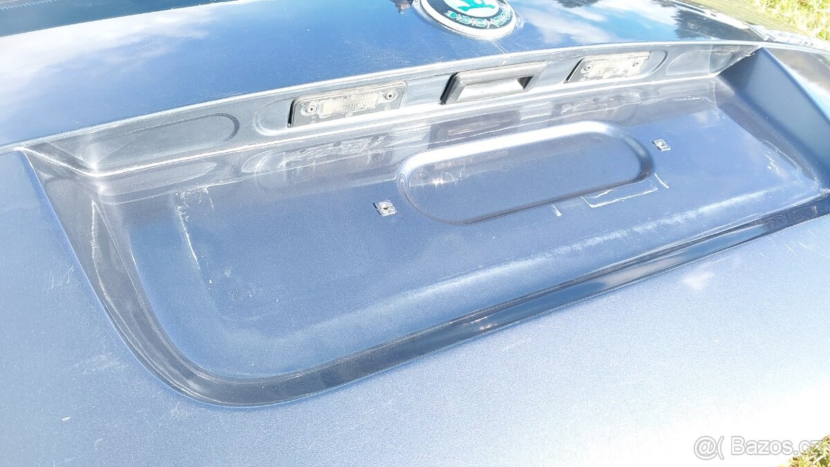 ŠKODA ROOMSTER– DVEŘE KUFRU ŠEDÉ - 10