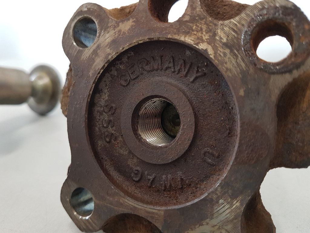 Náboj, ložisko, trn zadní nápravy Škoda Octavia III - 10