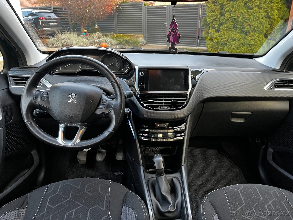Peugeot 2008 1.2i 81Kw r.v2016 Nové v ČR - 10