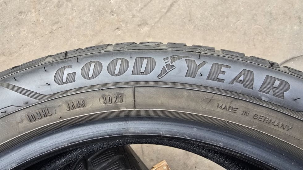 Zimní pneu 205/55/19 Good Year - 10