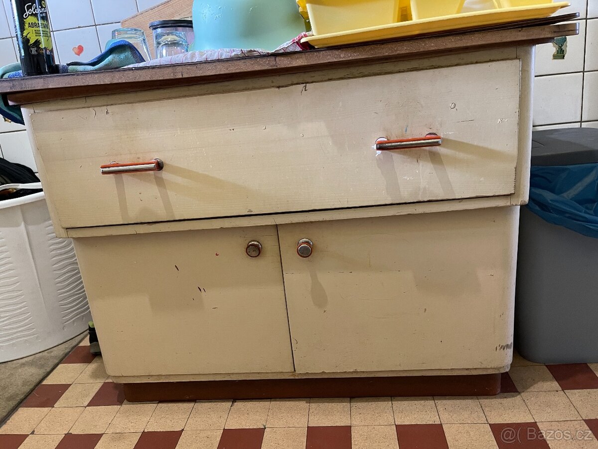 Starožitný nábytek - 10