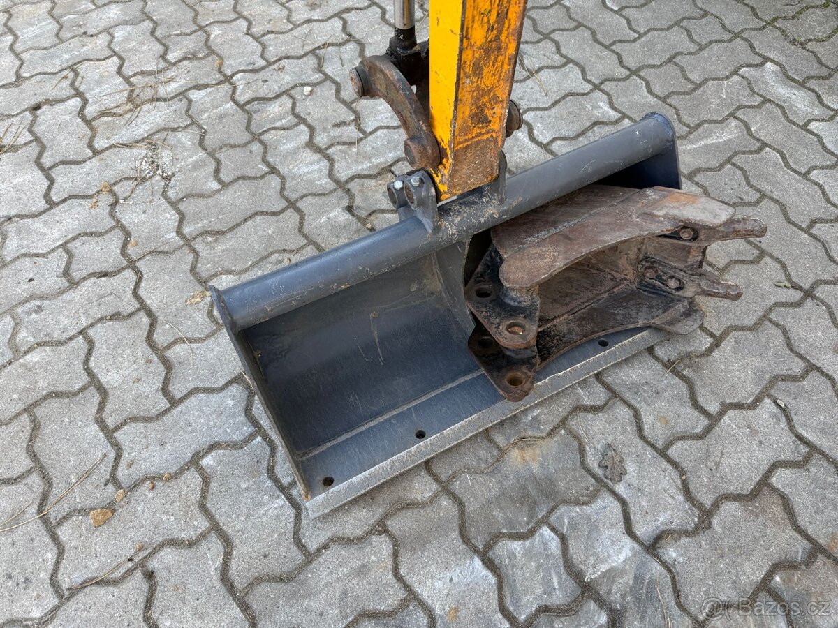 Prodám minibagr JCB 8008 CTS - 10