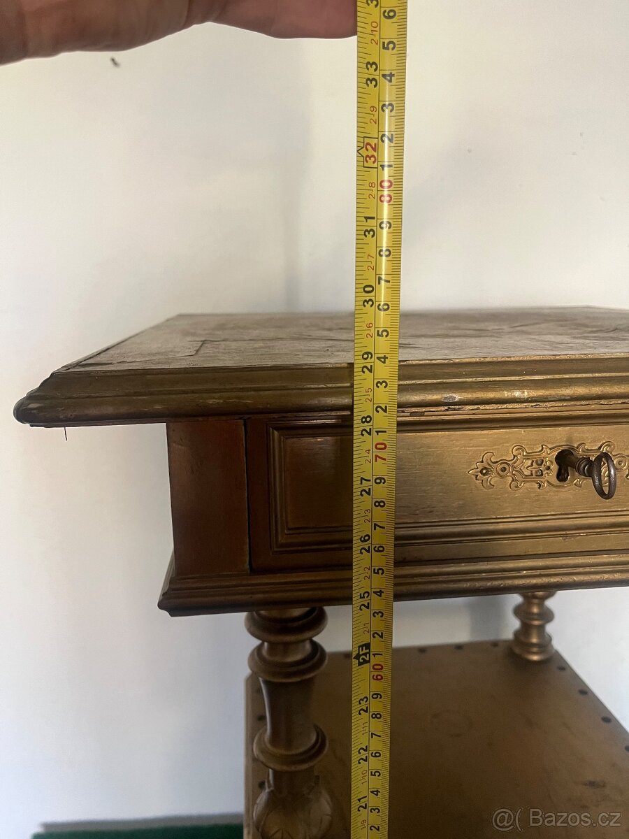 Starožitný drevenný stolík - 10