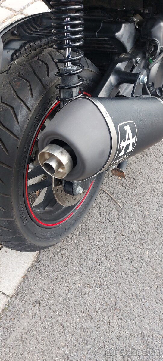 Honda Forza 300 ABS redline DPH - 10