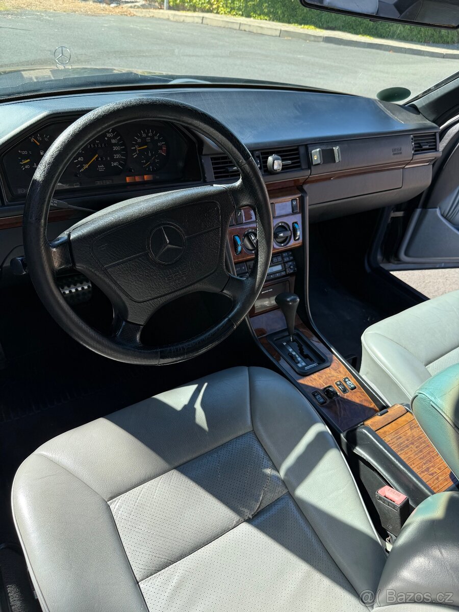 Mercedes-Benz C124 Coupé - 10