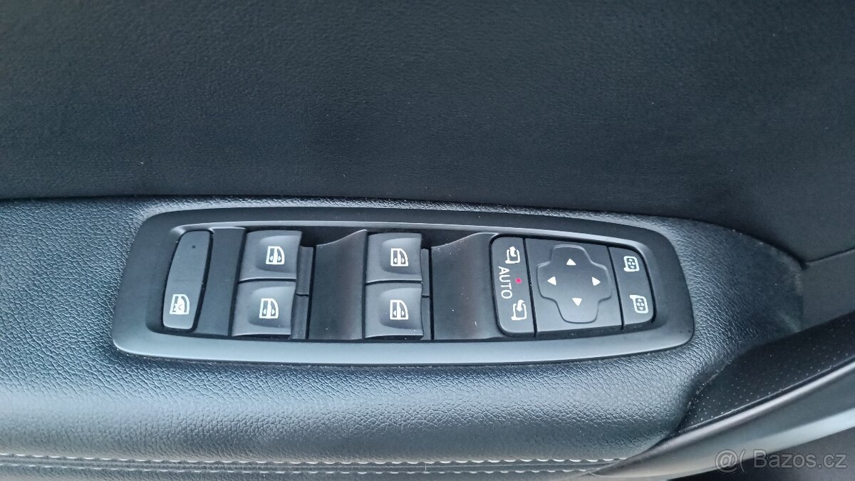 Renault Megane ENERGY TCe 130 EDC BOSE EDITION - 10