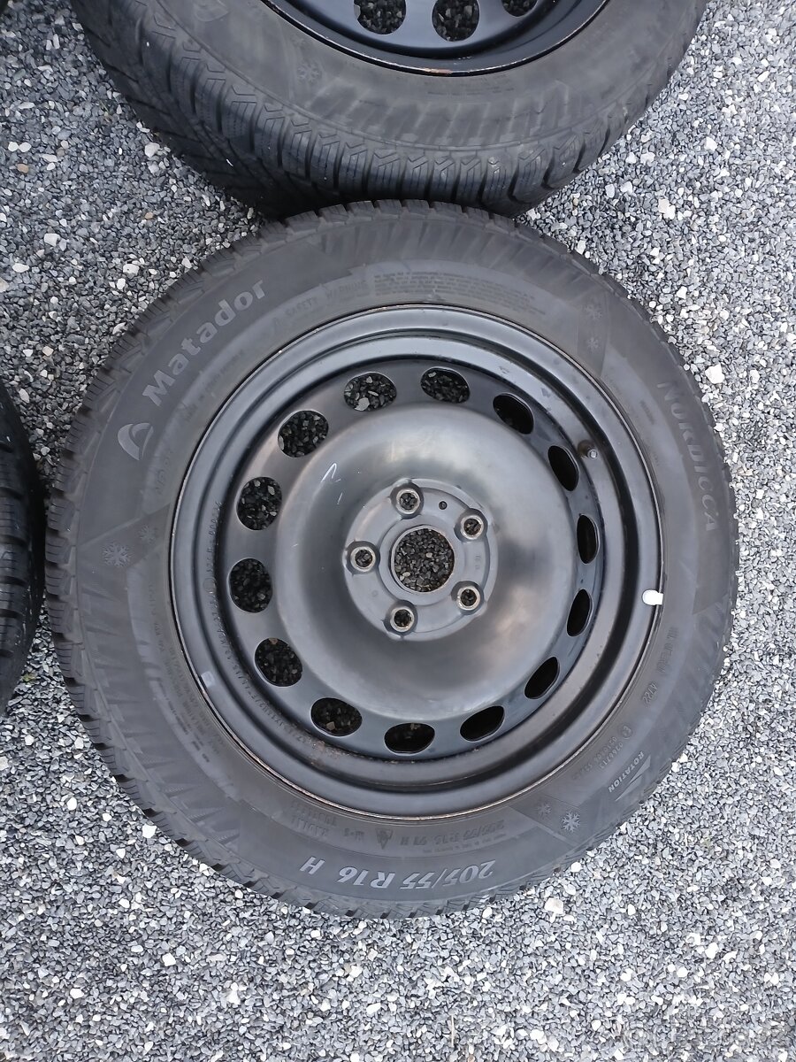 Pěkná kompletní zimní kola Octavia 3, Golf 7, 205/55/16 8mm - 10