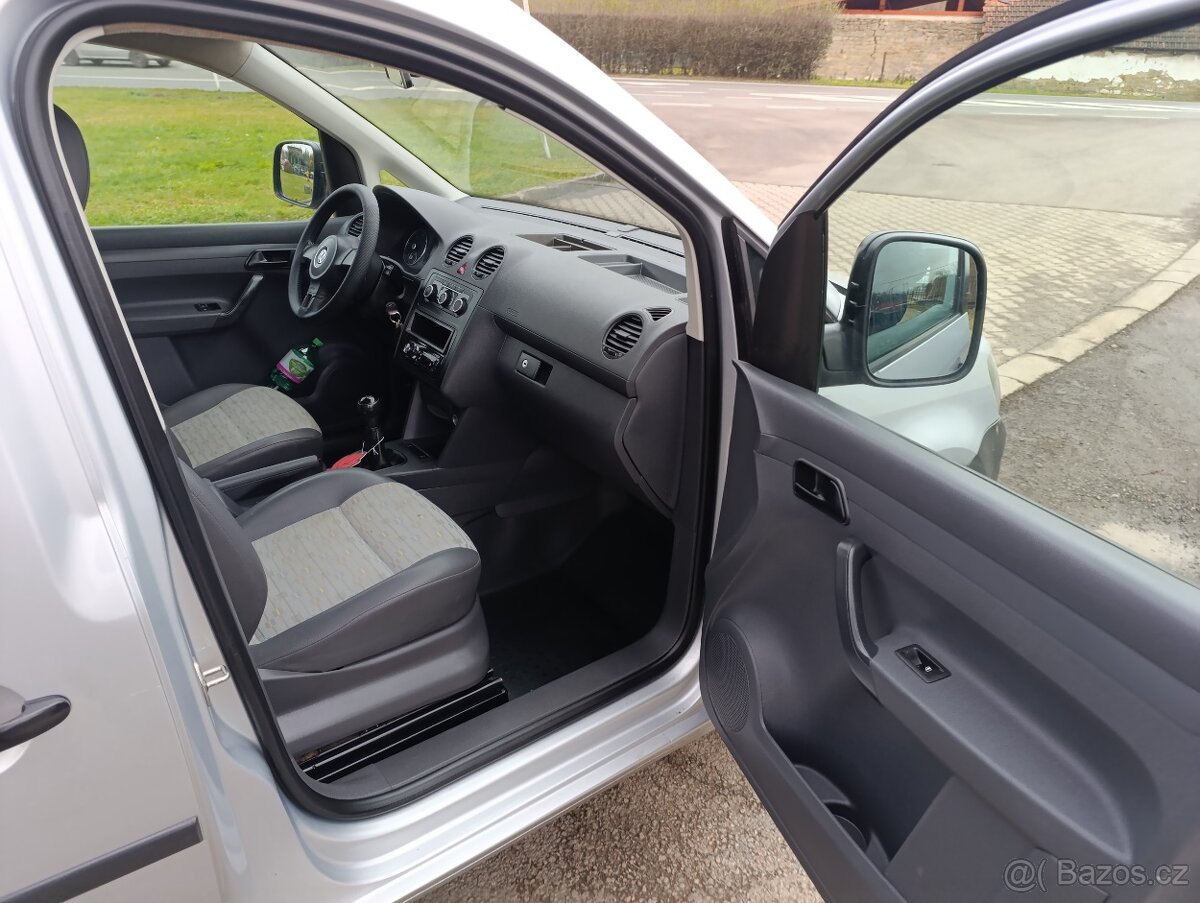 Volkswagen Caddy 1.6 TDi 75kw po servisu z.pneu TZ - 10