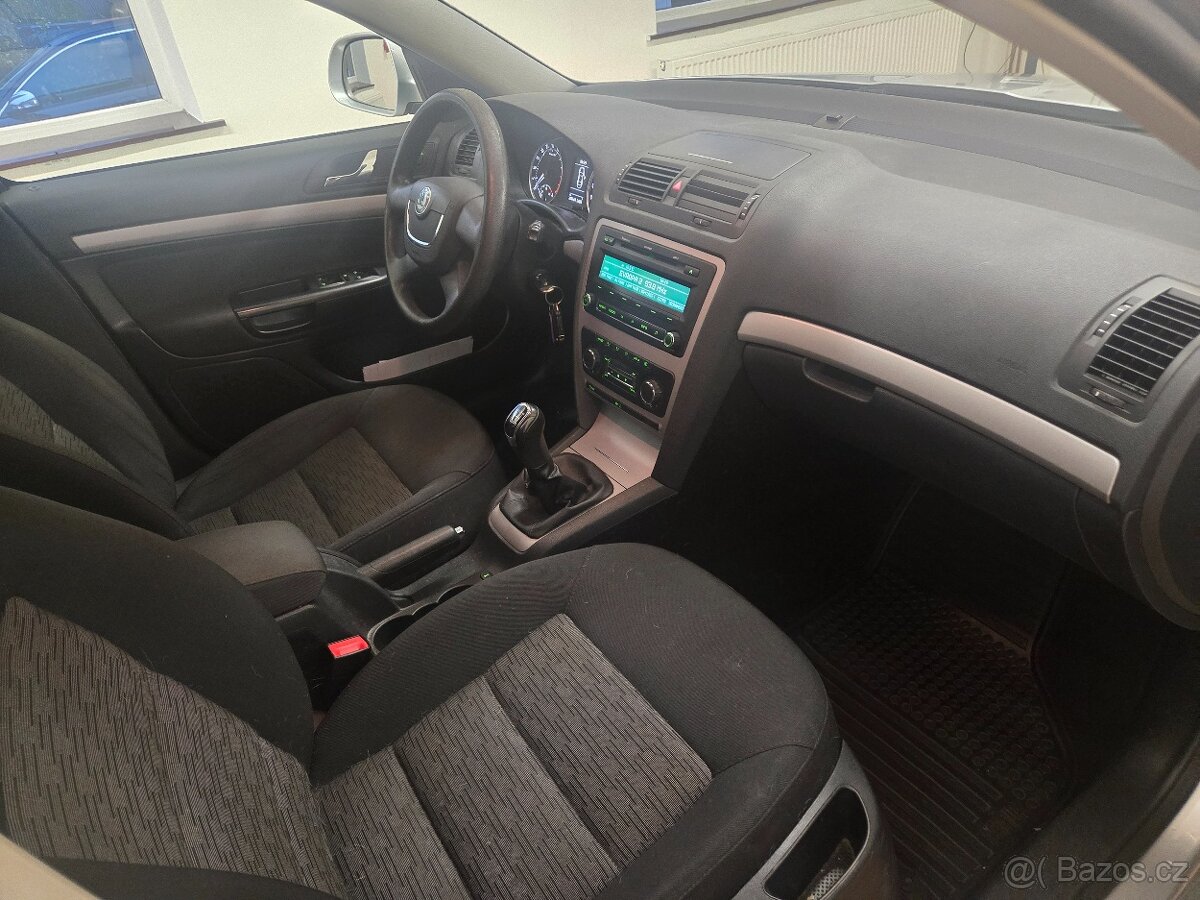 Škoda Octavia 2,0TDi 103kW Kombi Ambiente alu 18 - 10