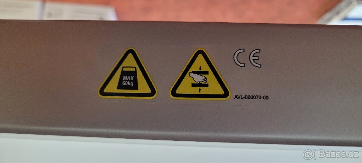 Kancelářský stůl, výškově nastavitelný - 10