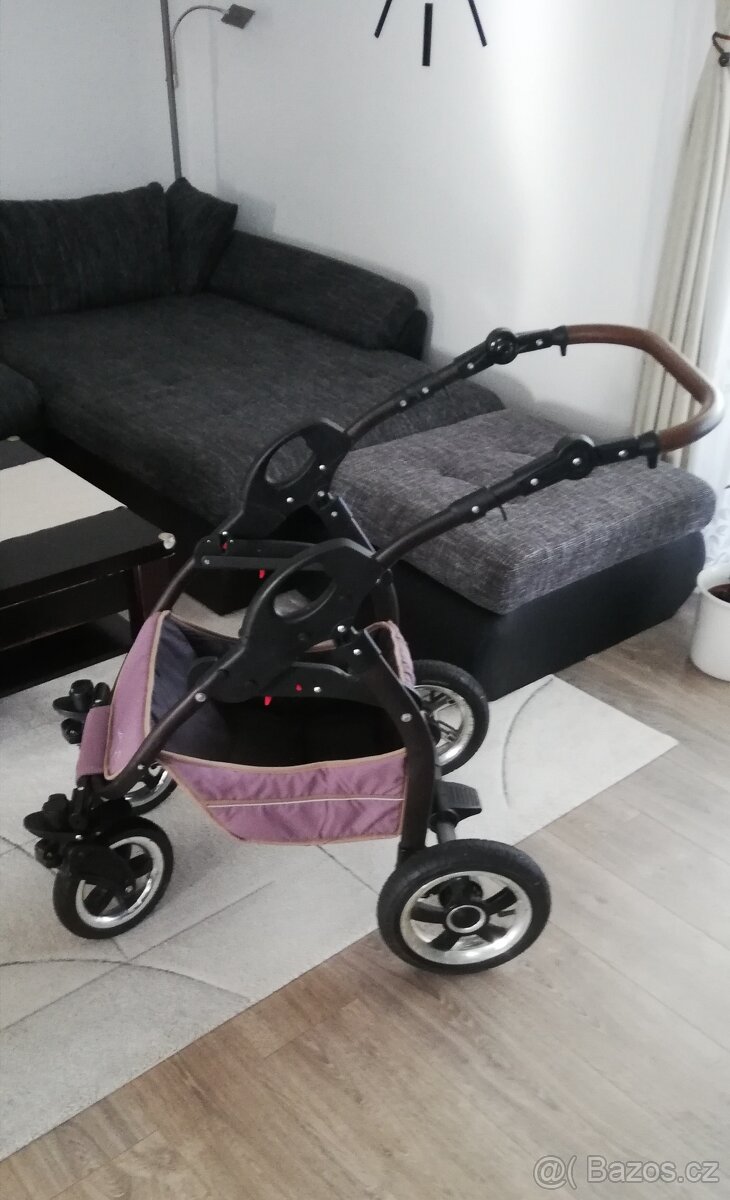 Kočárek s dalším příslušenstvím - 10