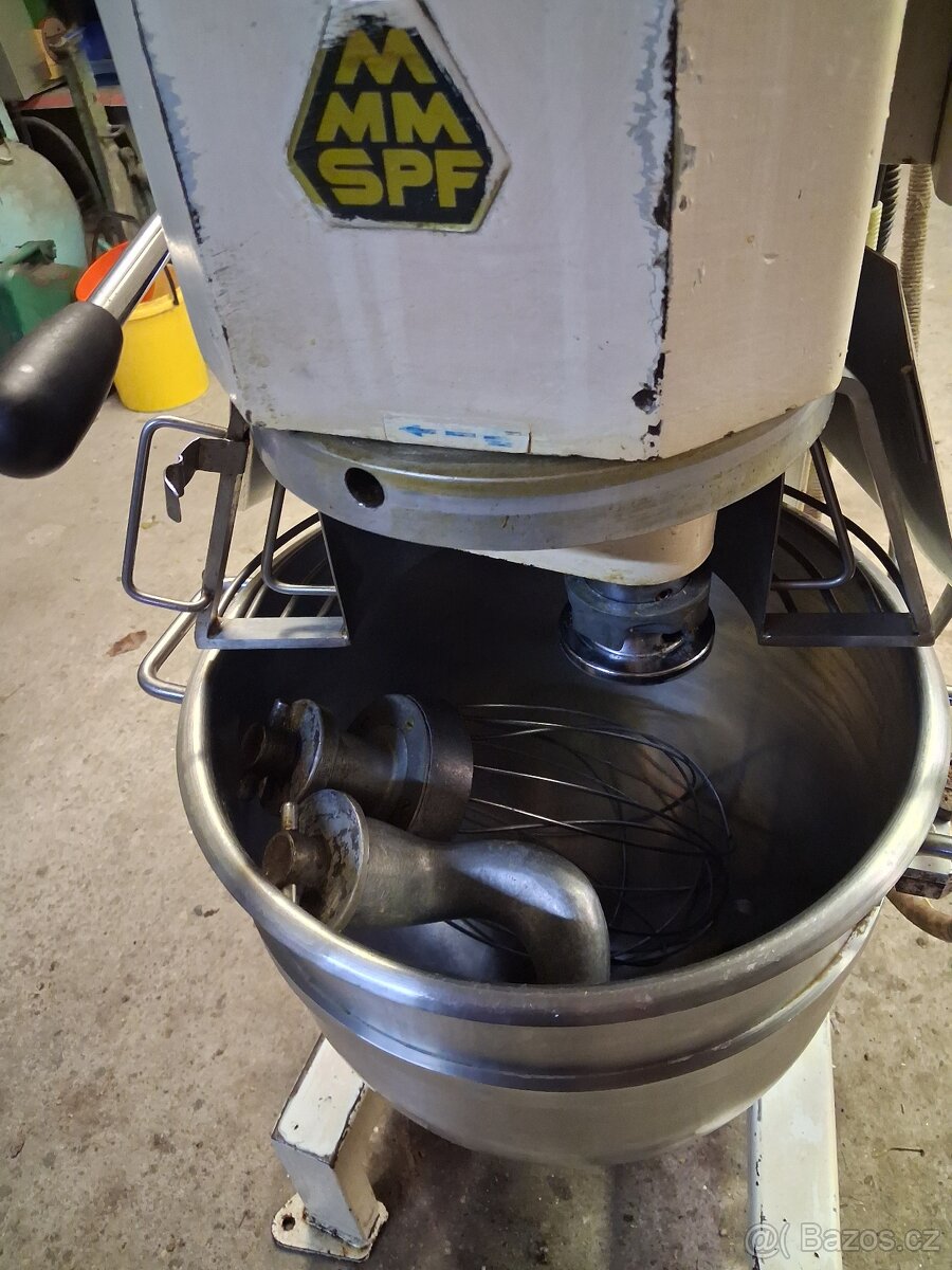 Prodám robot, hnětač 40L, lze řadit rychlosti za provozu - 10