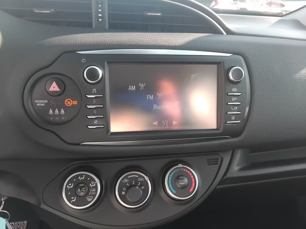 ► TOYOTA YARIS 1.5 82KW DUAL VVT-iE KAMERA-VÝHŘEV - 10