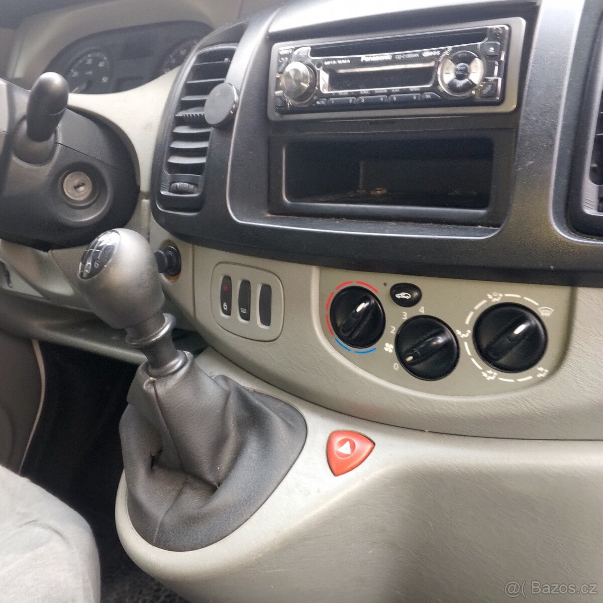 Renault Trafic 2.0 - 10