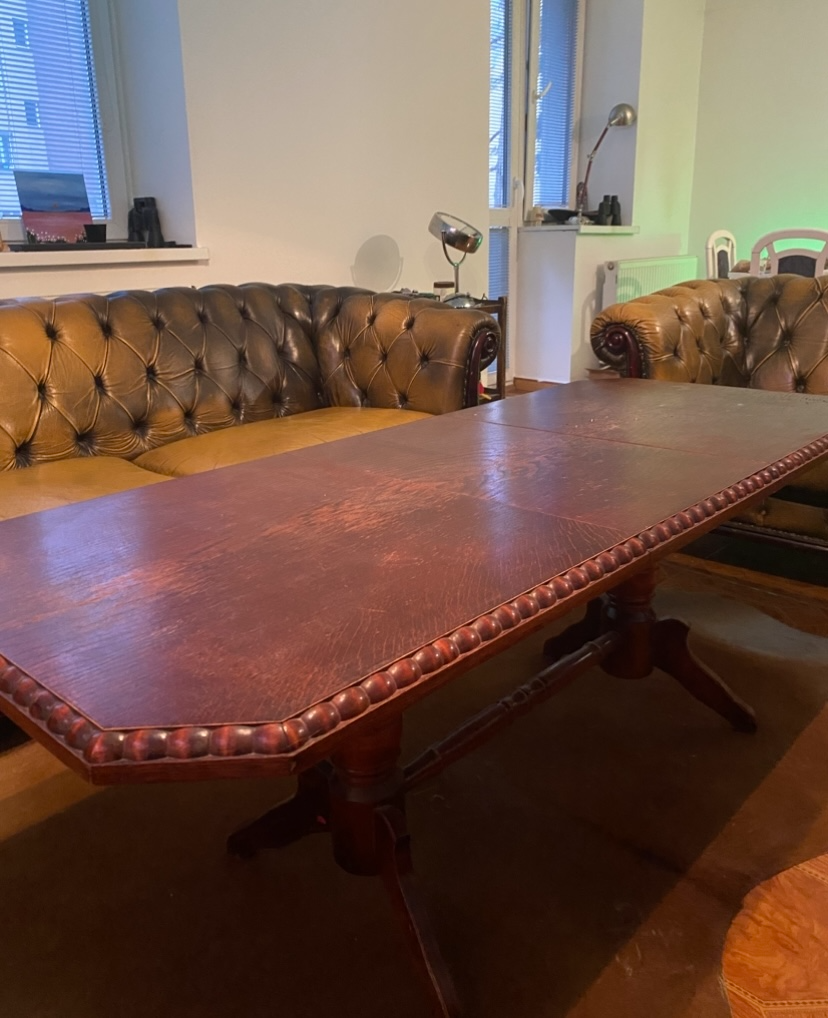 Kožený set Chesterfield, kancelářská židle, stolek - 10