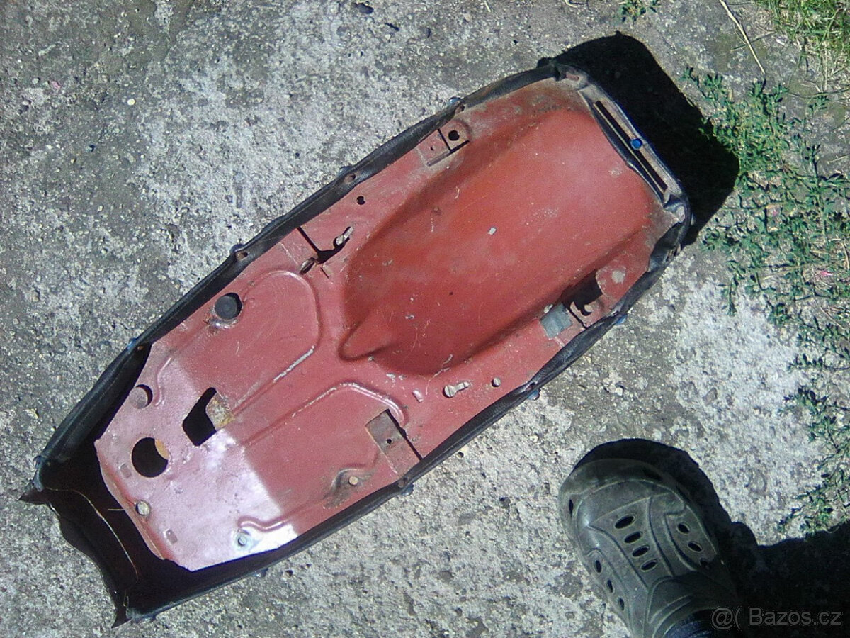 čz 125/175 476/477/486/487-p.vidle,kryt řetězu,sedlo,z.tlumi - 10