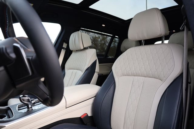 BMW X7 M50i 2020 - 10