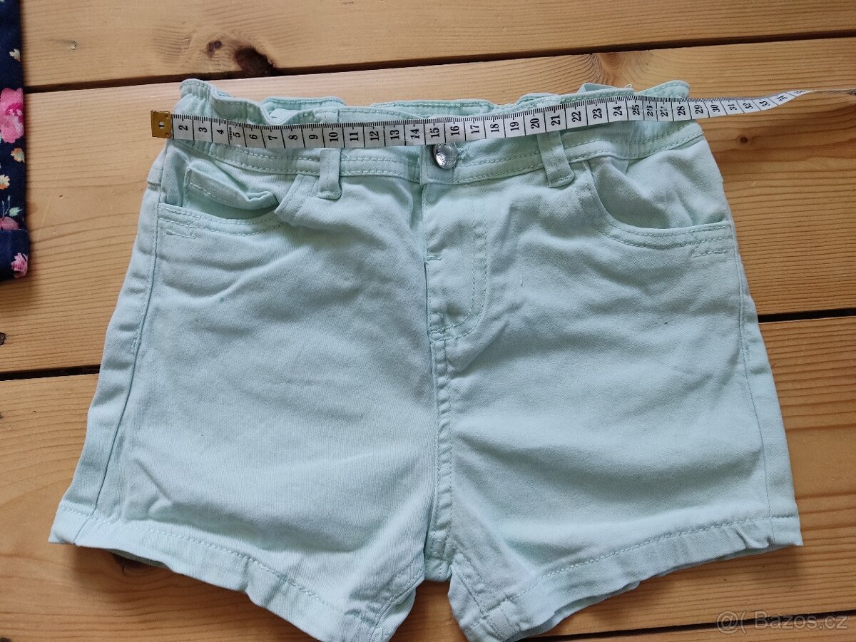 Dívčí kraťasy velikost 134 - 10
