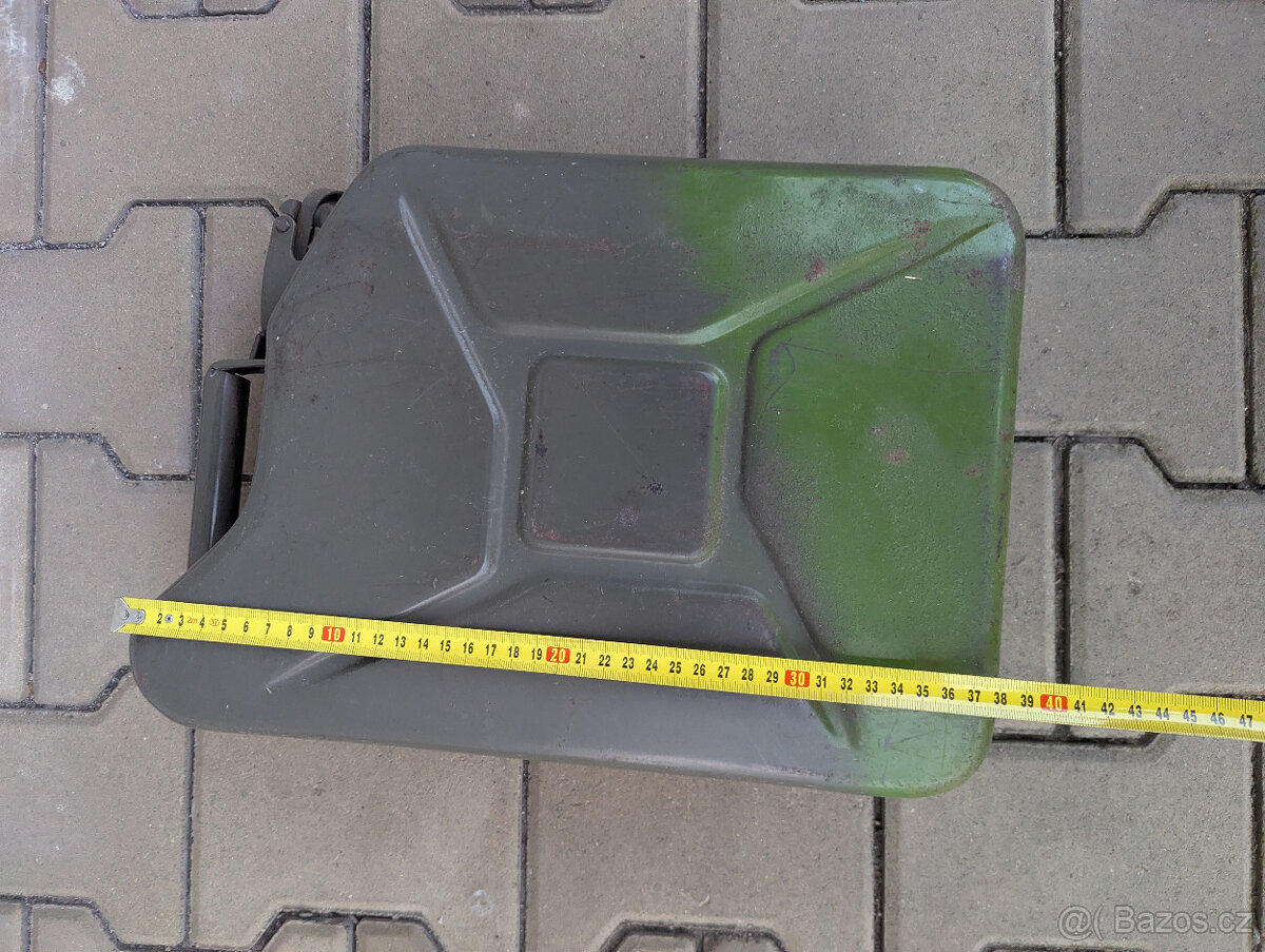 Světle zelený kanystr - 10