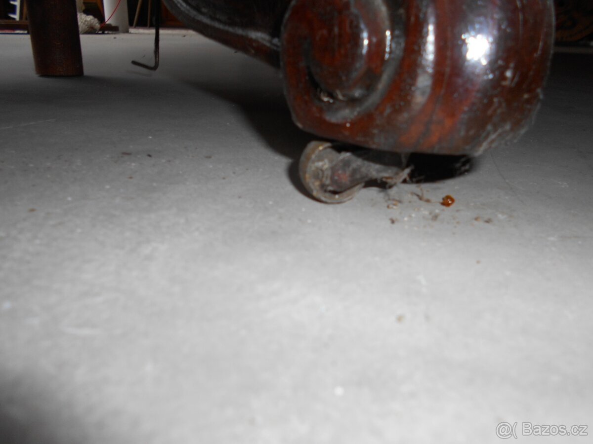 Velký rozkládací jídelní stůl - 10