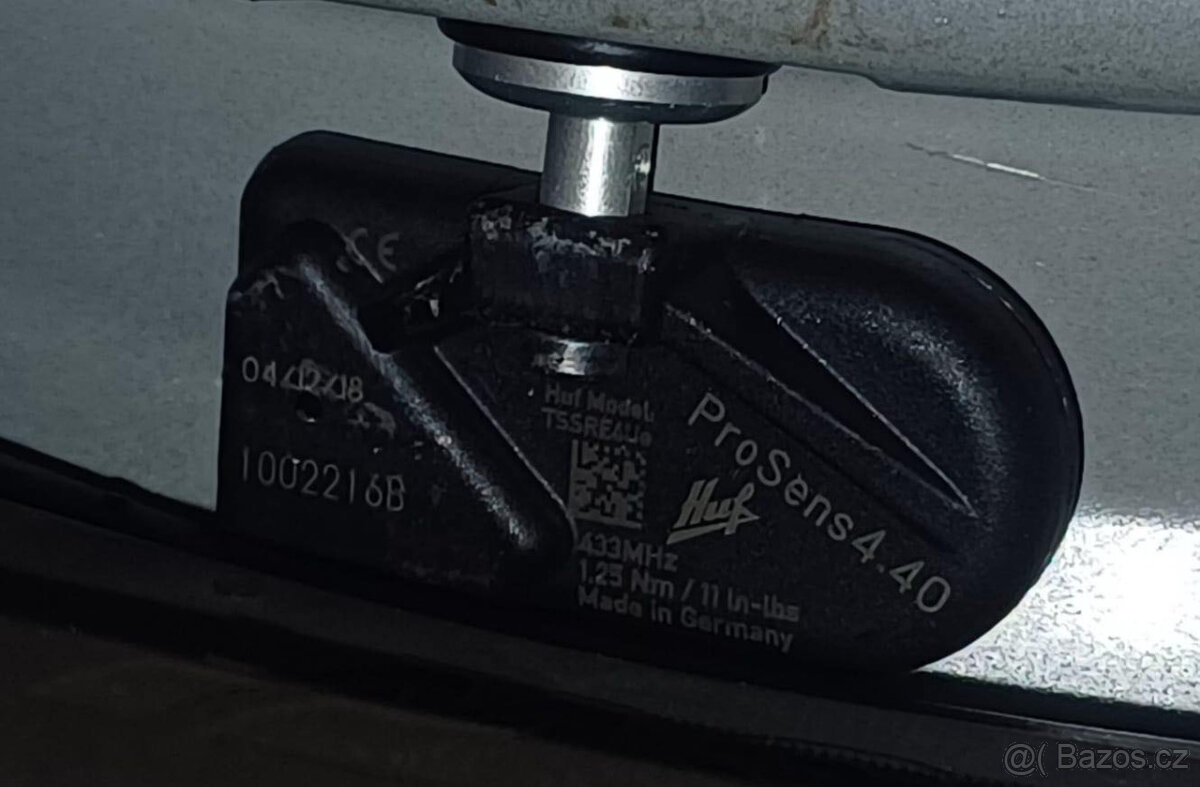 Letní alu sada originál Dezent 5x114,3 7Jx17 ET48 TPMS - 10