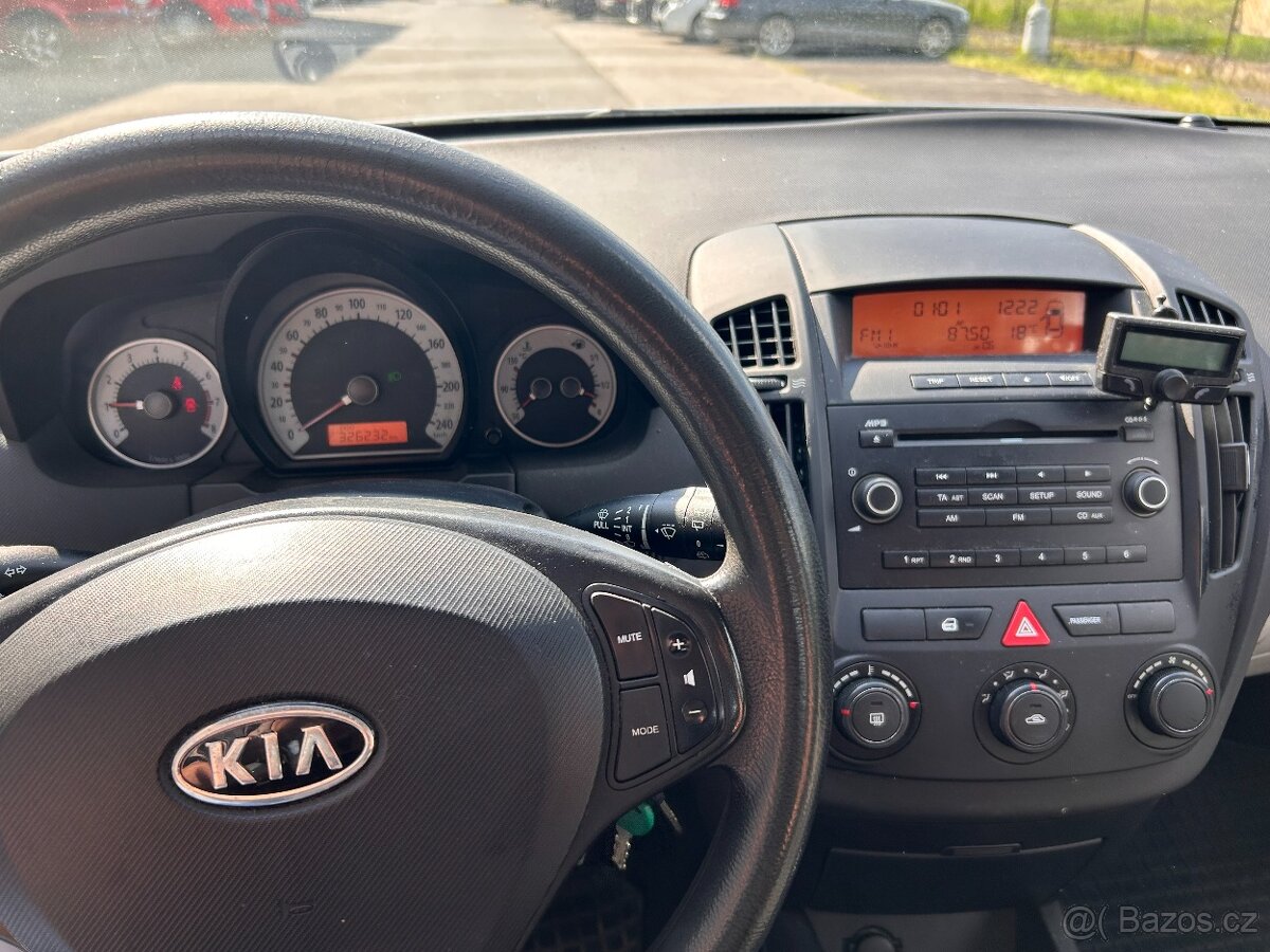 Kia Ceed 1.4 16V, ČR - havarovaný - 10