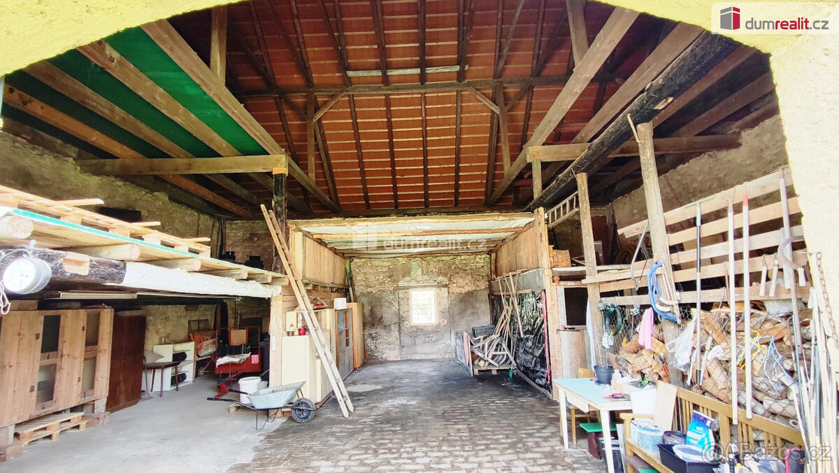 Vesnická usedlost - statek ve výborném stavu 281/3071 m2 - 10