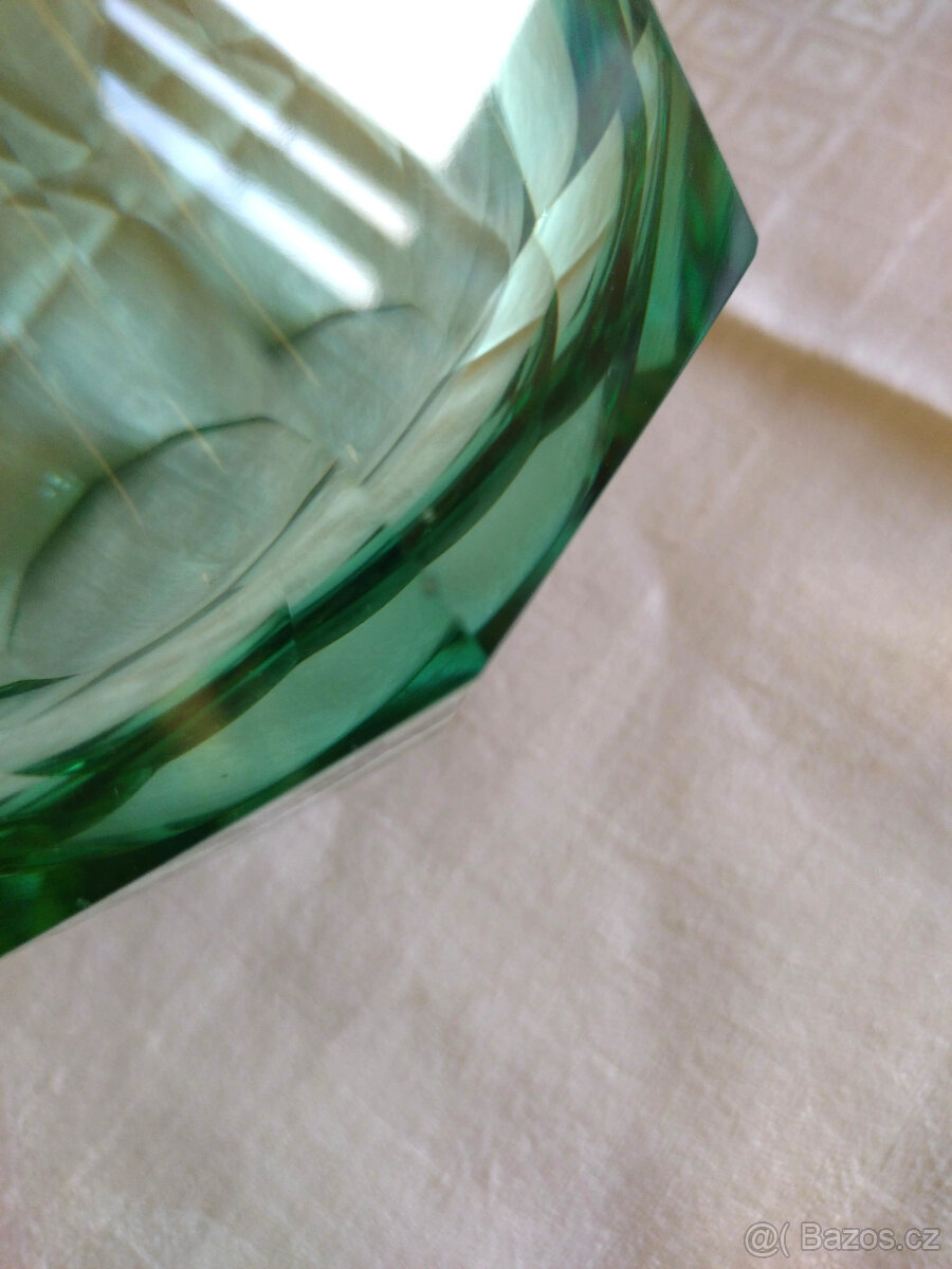 desetihranná váza – zelené sklo - 10