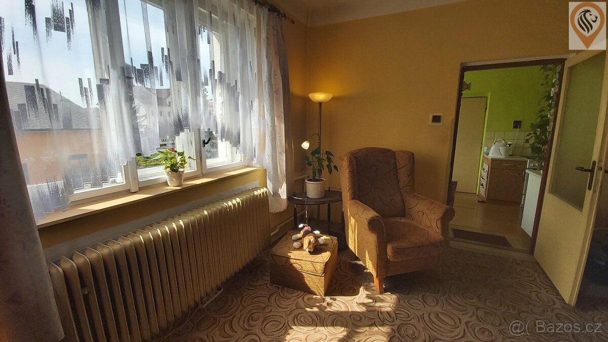 Rodinný dům se stodolou a uzavřeným dvorem a zahradou, Poběž - 10