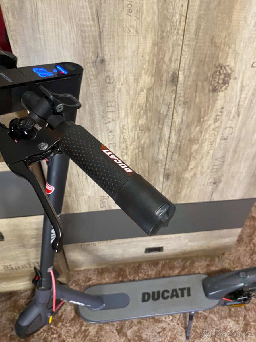 Elektrokoloběžka Ducati PRO-I EVO - 10