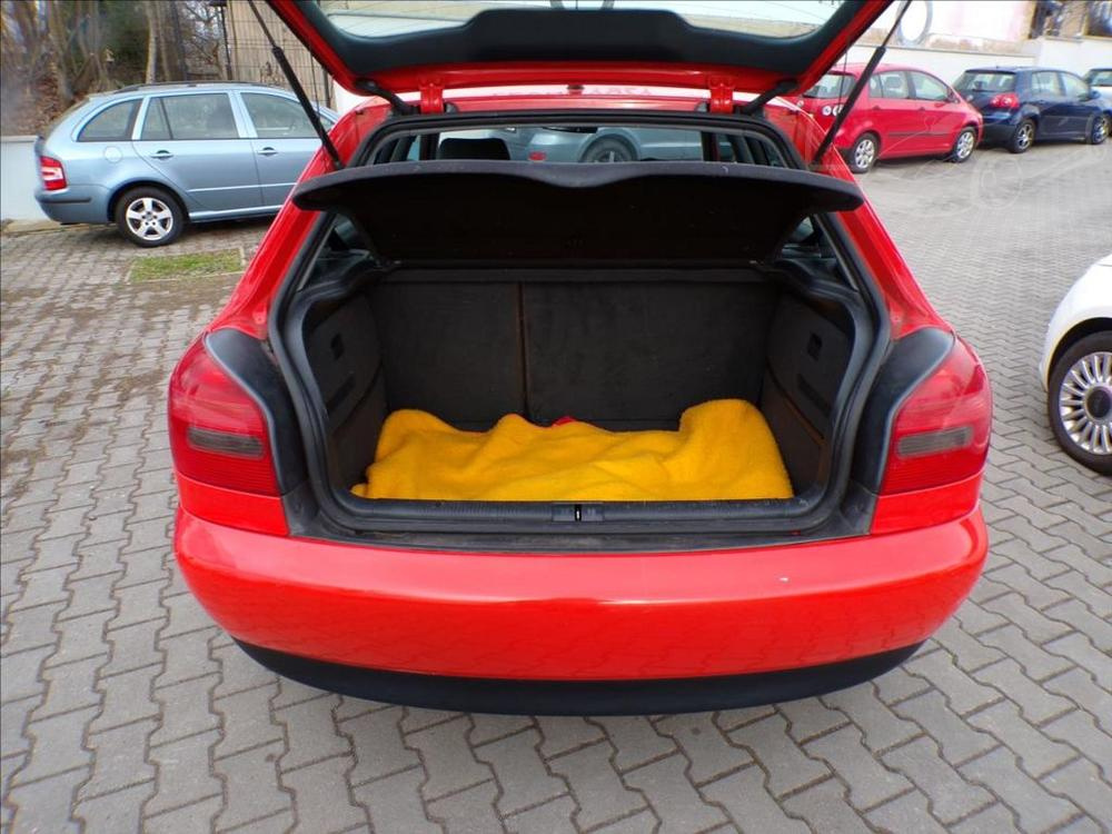 Audi A3 1,6 i KLIMATIZACE - 10