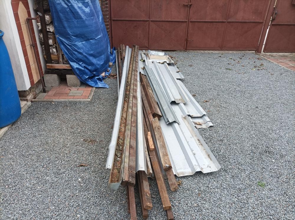 Starší dřevěná pergola - 10