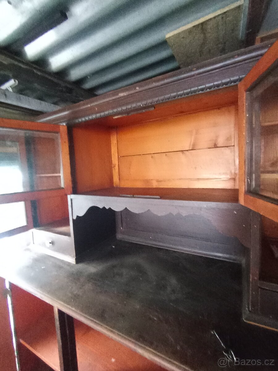 Starožitná kredenc - 10