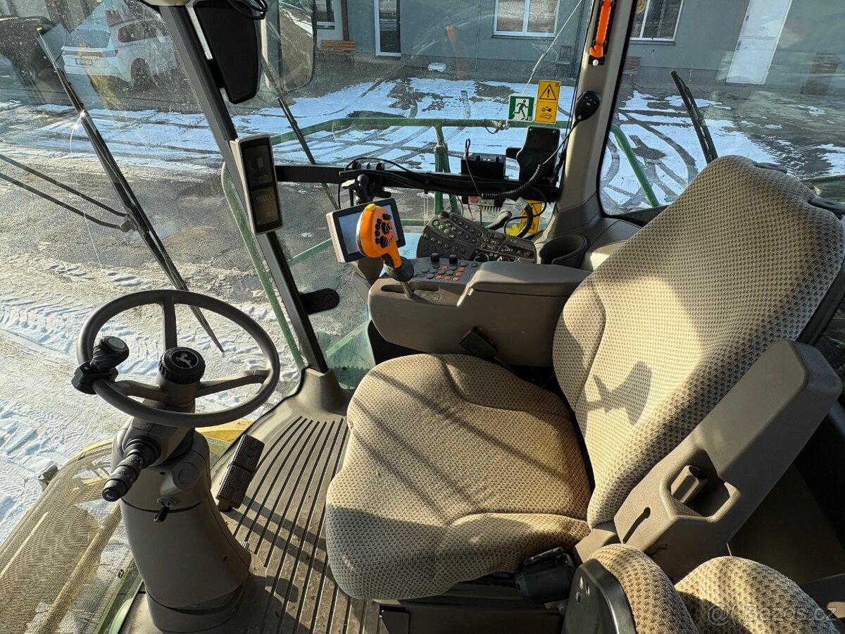 sklízecí řezačka John Deere 8600i - 10