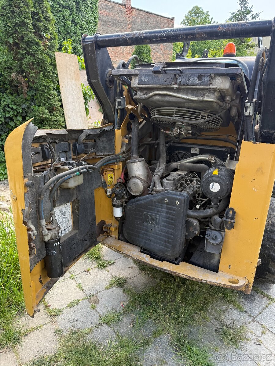 Smykový nakladač CAT 262 C2 rv 2013 po velkém servisu - 10