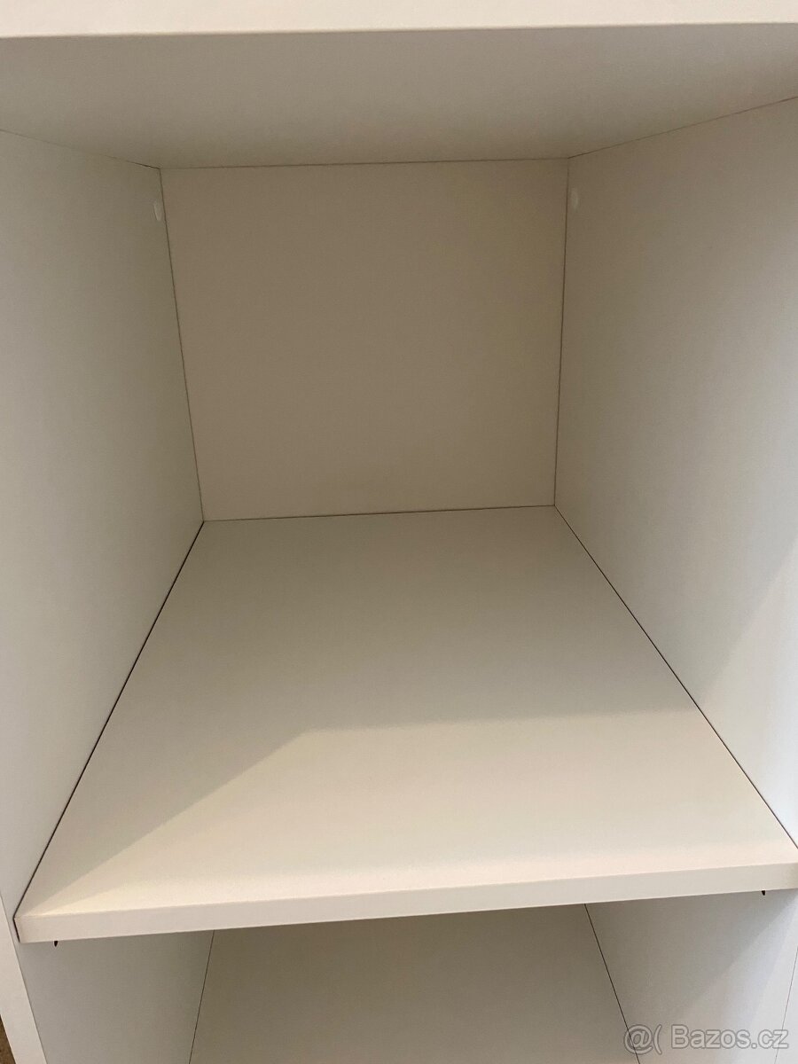 BÍLÝ PSACÍ STŮL - 10