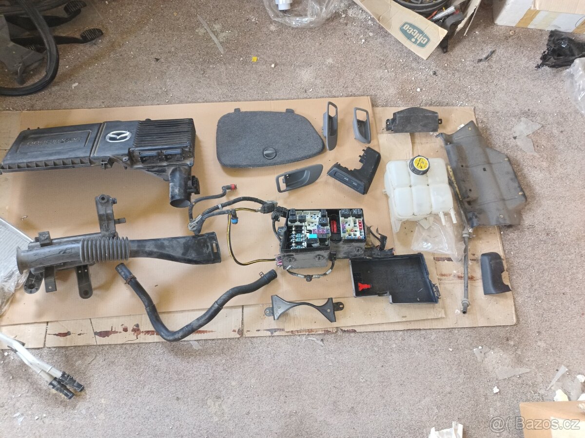 MAZDA 3 1.4 16v r.2007 / díly - 10