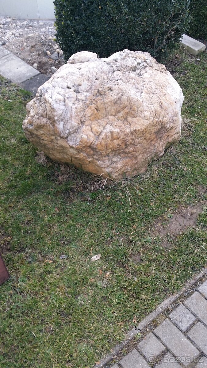 OKRASNÝ SOLITÉR - 10