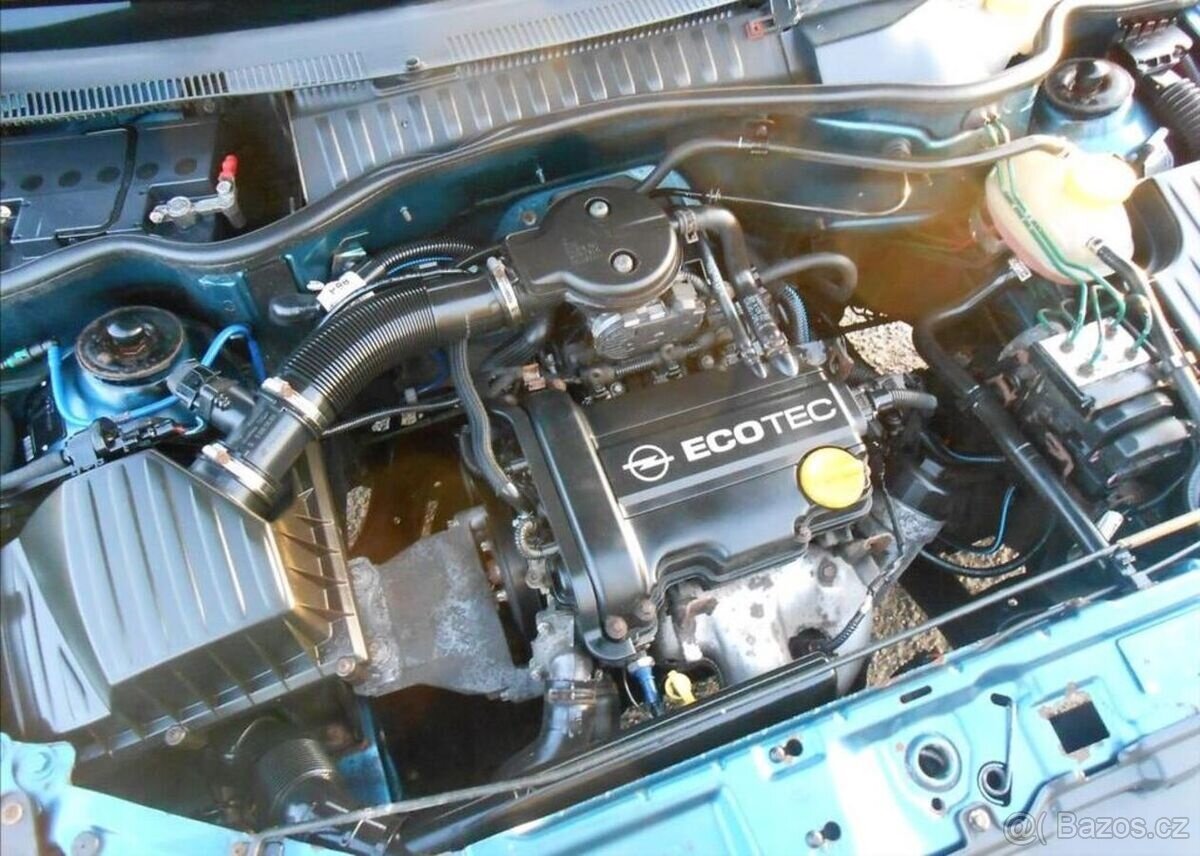 Opel Corsa 1,0 12V Club benzín - 10