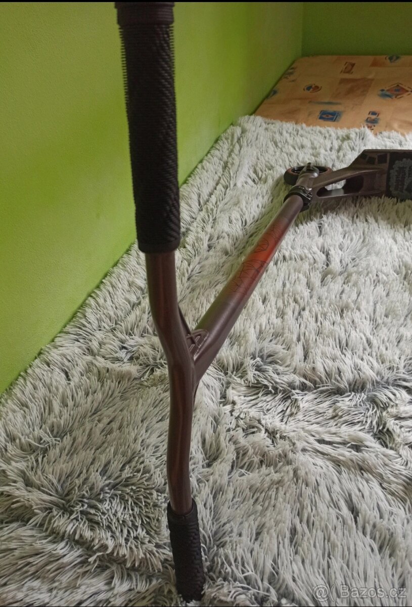 Freestylová koloběžka District HTS Grey - 10