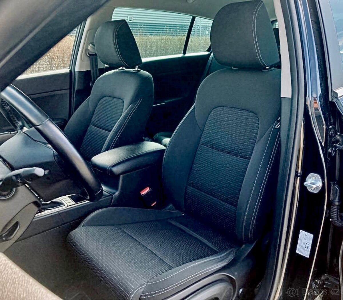 Nabízím k prodeji vůz Kia Sportage 2.0 CRDI 4x4 AUTOMAT - 10