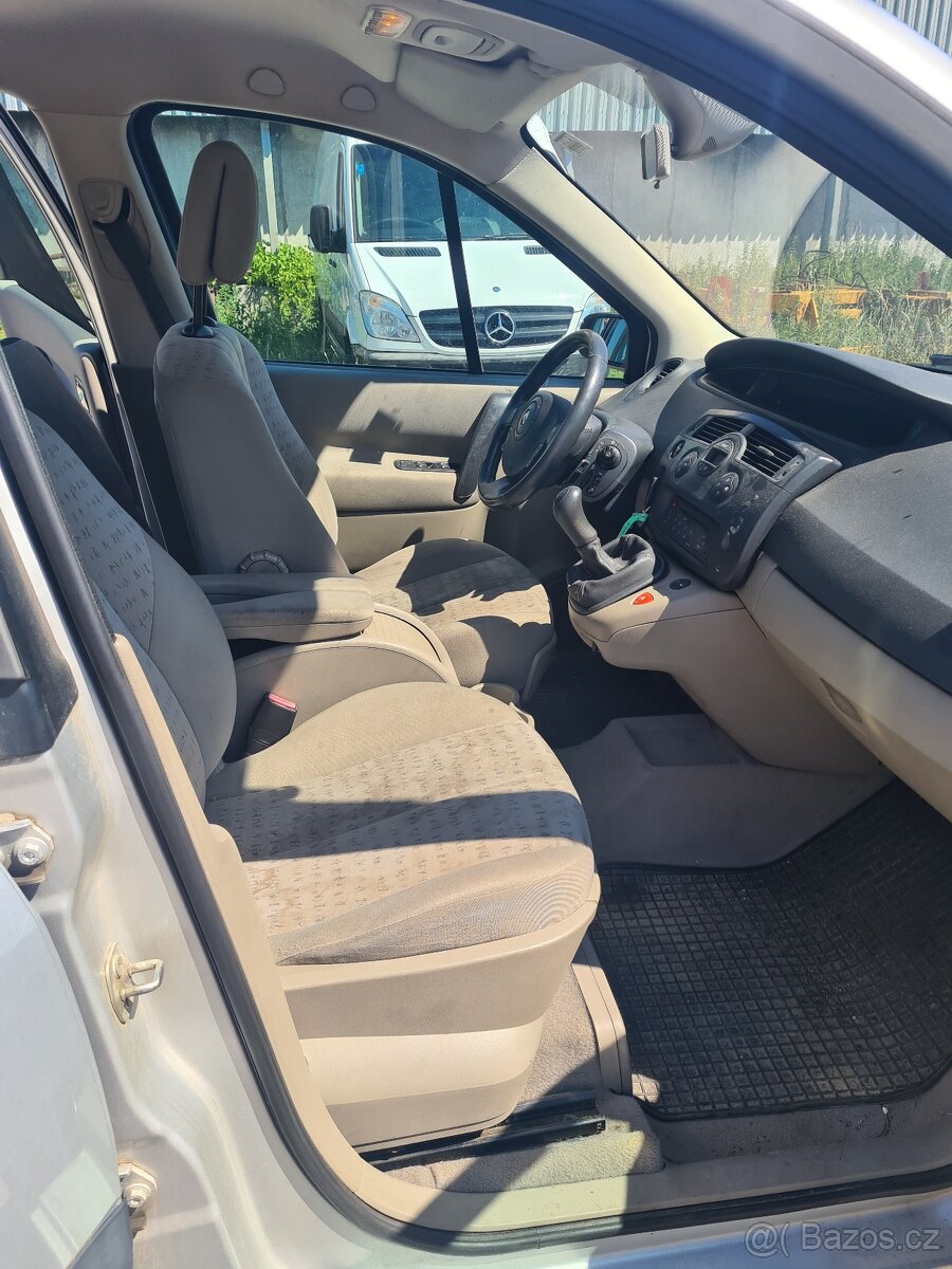 Renault Megan Scenic 1.5 dci - 10